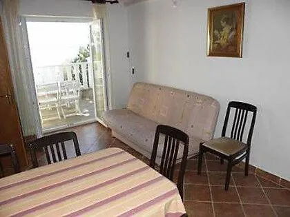 Pondeljak * Malinska